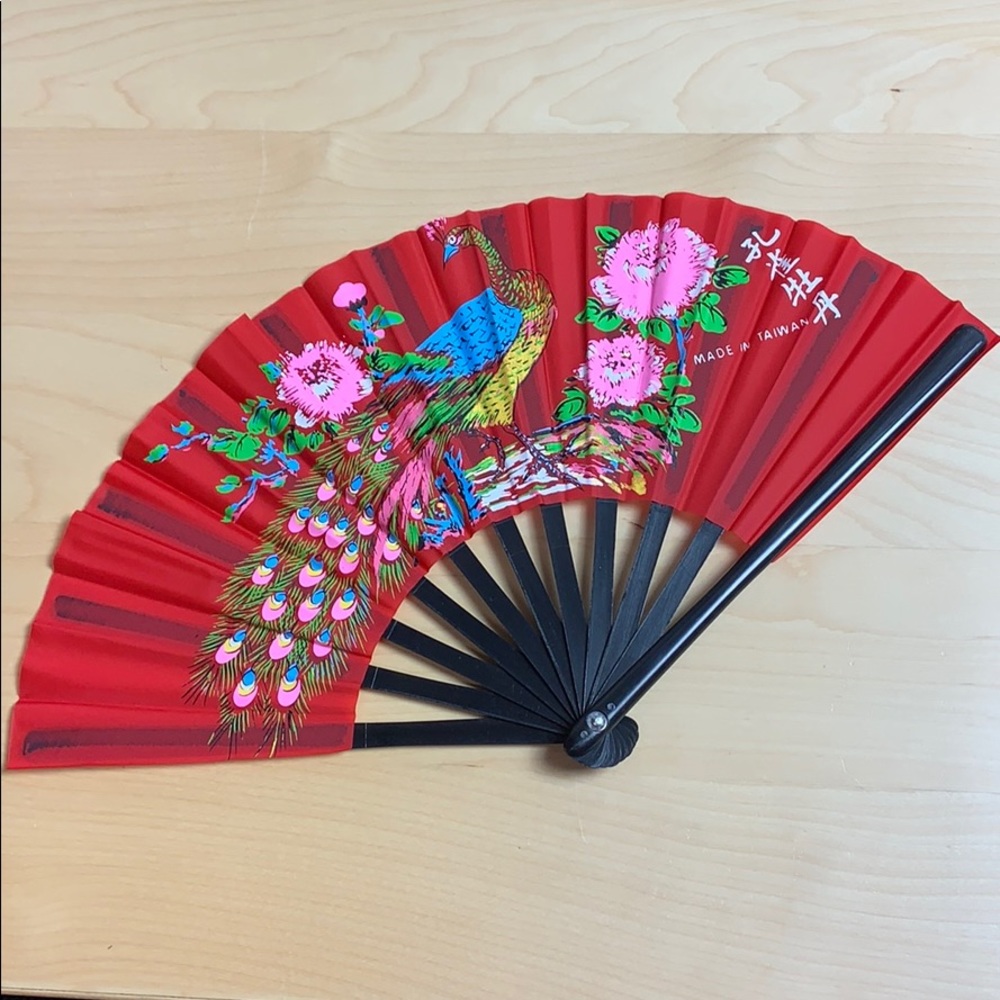 Peacock with flowers fan